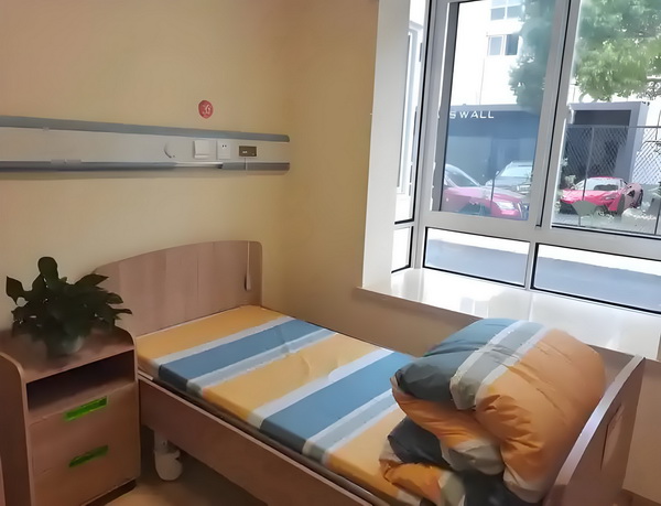 不会唱歌却开演唱会，58岁的郑伊健消费情怀？
